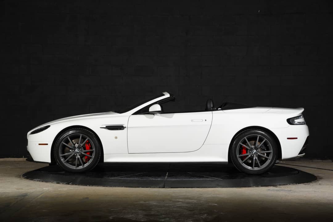 2015 Aston Martin V8 Vantage GT Roadster — photo 11