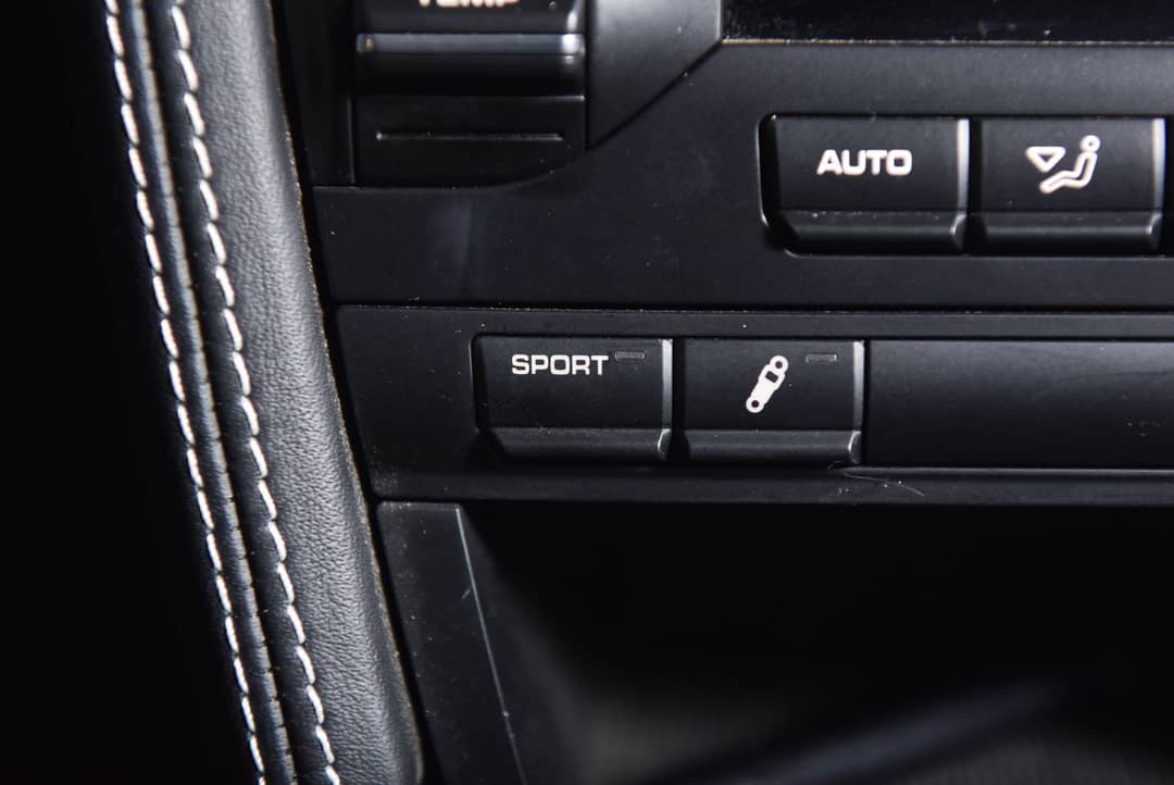 2011 Porsche 911 Turbo — photo 46