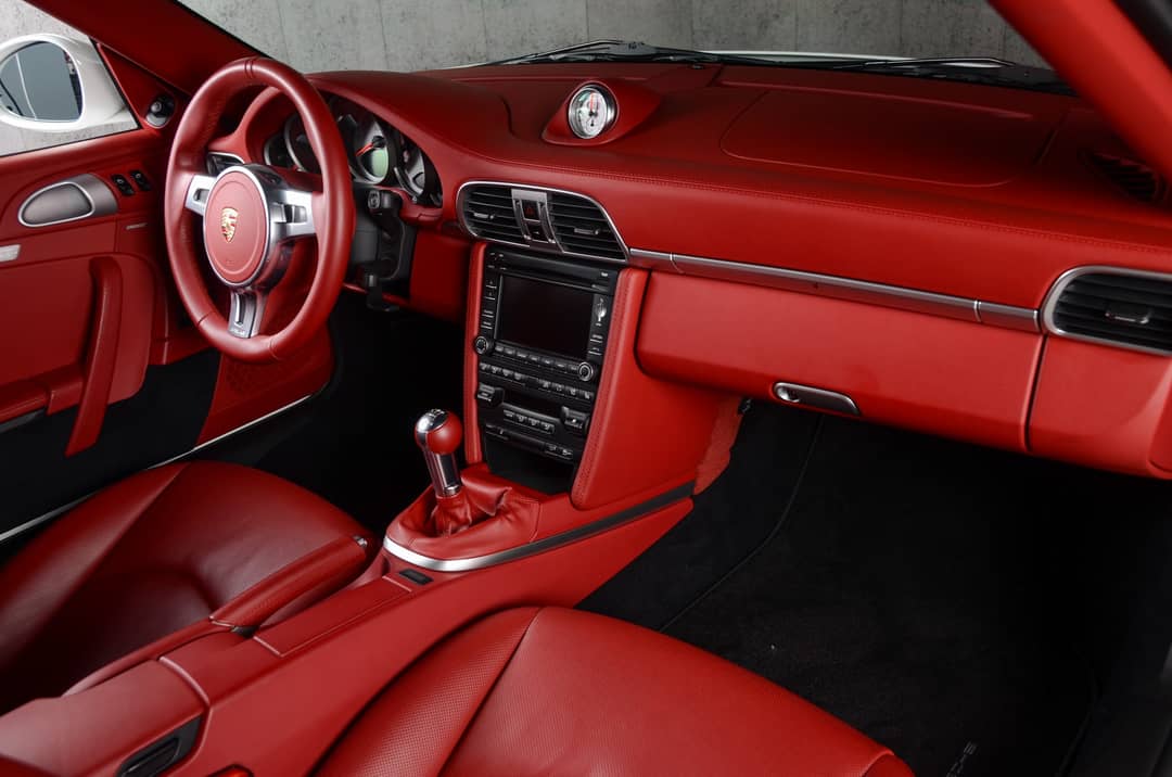 2013 Porsche 911 Turbo — photo 25