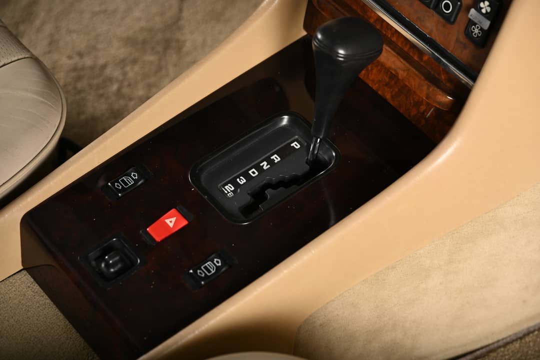 1989 Mercedes-Benz 560-Class 560 SL — photo 5
