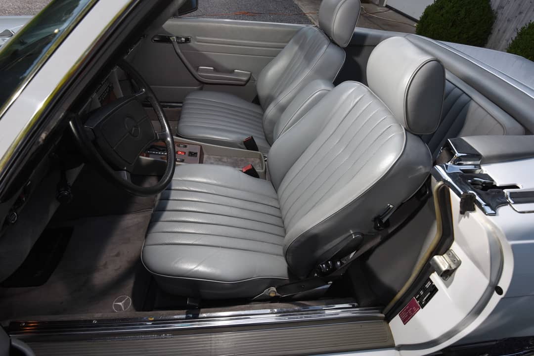 1989 Mercedes-Benz 560-Class 560 SL — photo 17