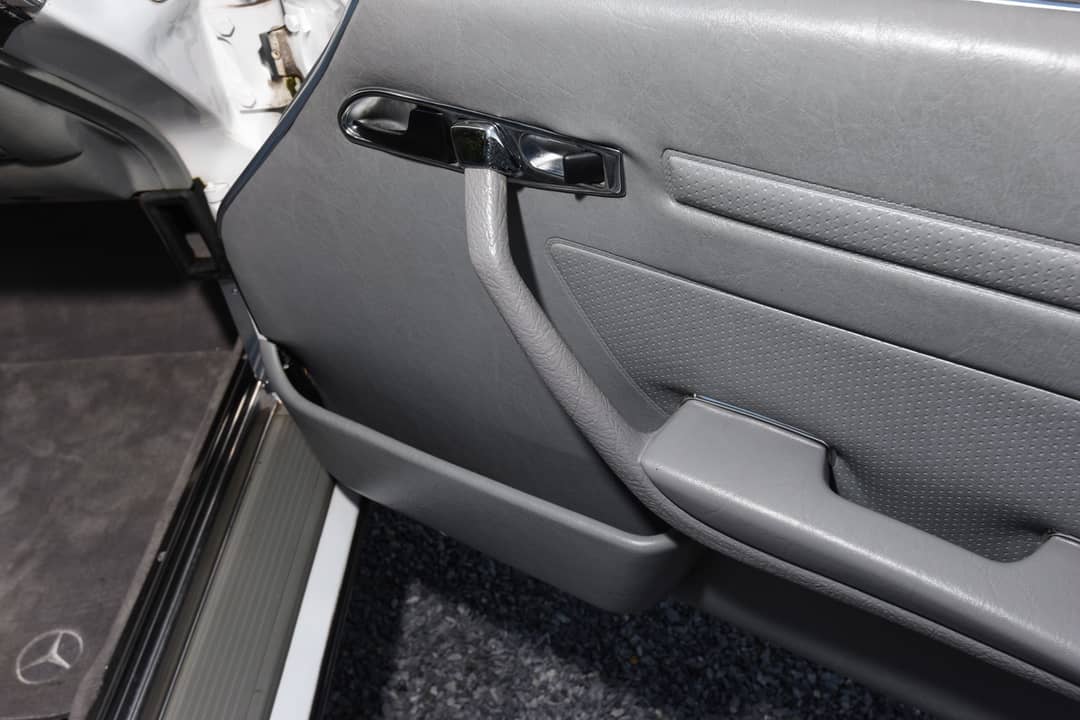 1989 Mercedes-Benz 560-Class 560 SL — photo 27