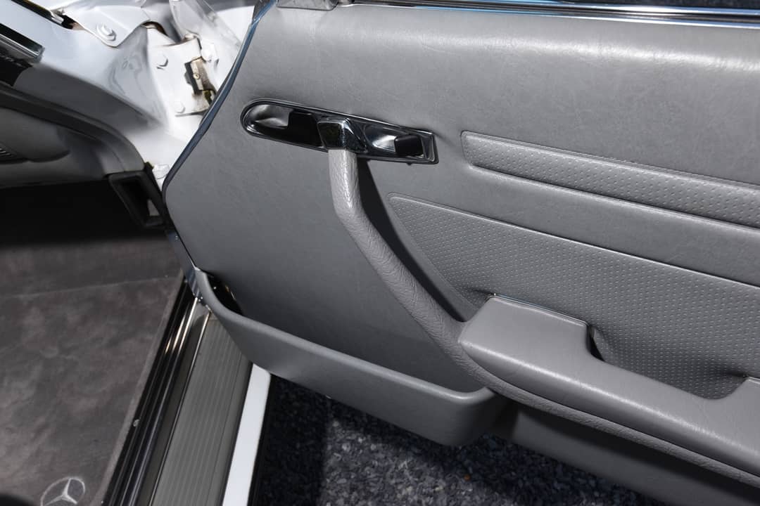 1989 Mercedes-Benz 560-Class 560 SL — photo 28