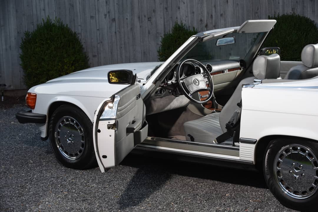 1989 Mercedes-Benz 560-Class 560 SL — photo 37