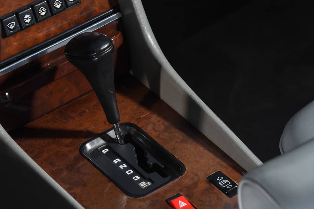 1989 Mercedes-Benz 560-Class 560 SL — photo 40