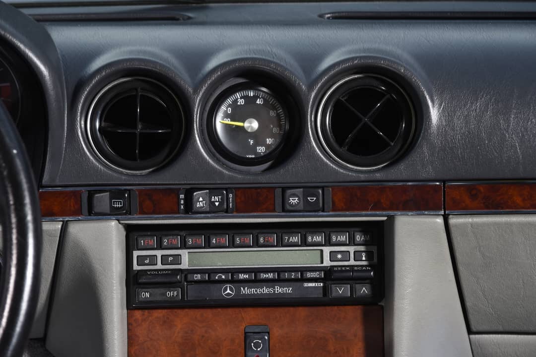 1989 Mercedes-Benz 560-Class 560 SL — photo 41