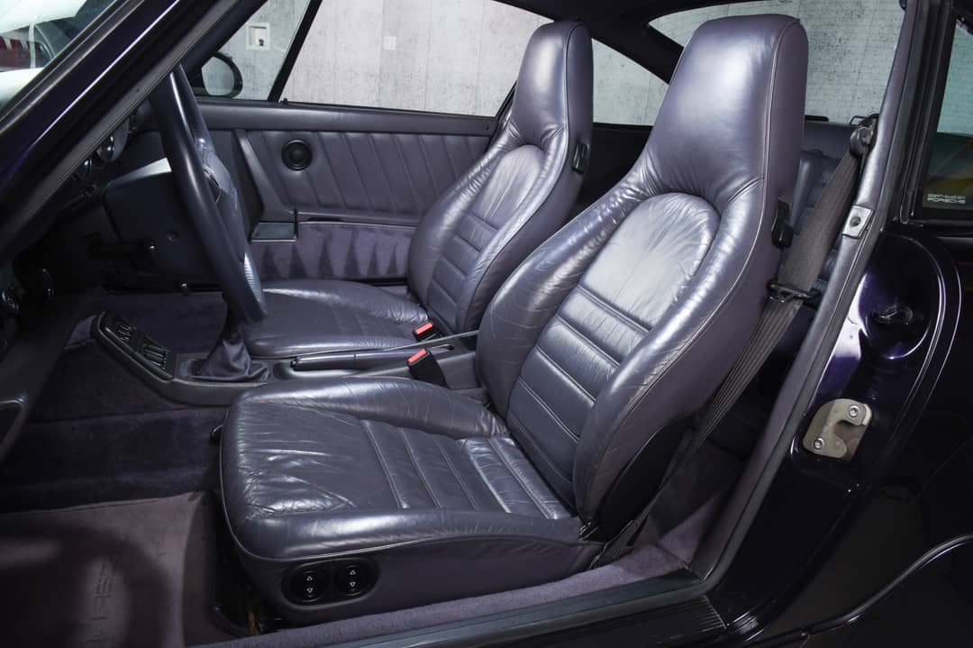 1993 Porsche 911 Carrera 4 30th Anniversary Jubilee Edition — photo 15