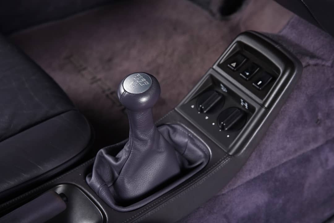 1993 Porsche 911 Carrera 4 30th Anniversary Jubilee Edition — photo 17