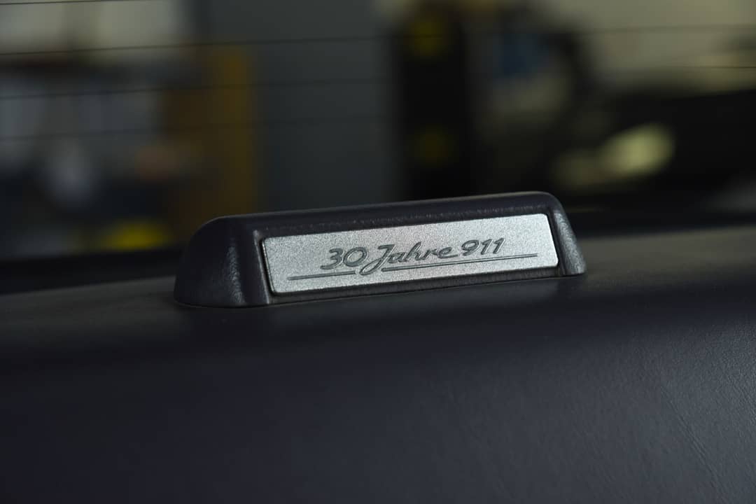 1993 Porsche 911 Carrera 4 30th Anniversary Jubilee Edition — photo 18