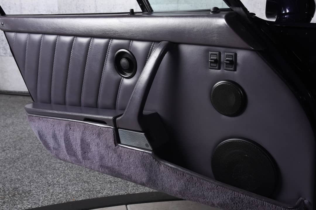 1993 Porsche 911 Carrera 4 30th Anniversary Jubilee Edition — photo 19