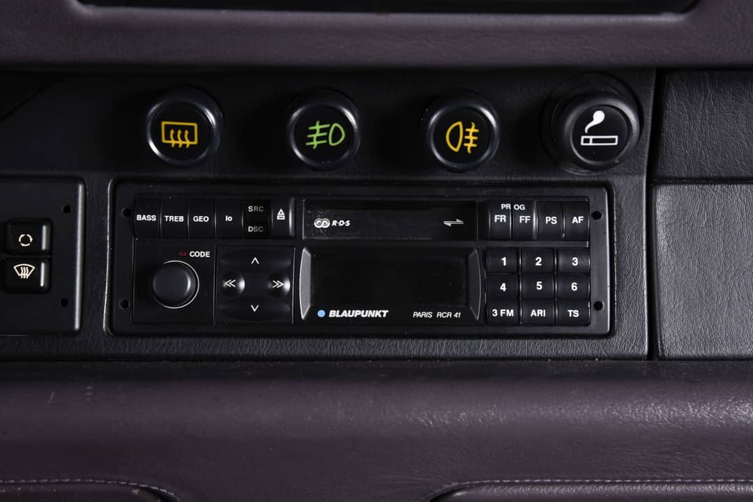1993 Porsche 911 Carrera 4 30th Anniversary Jubilee Edition — photo 24
