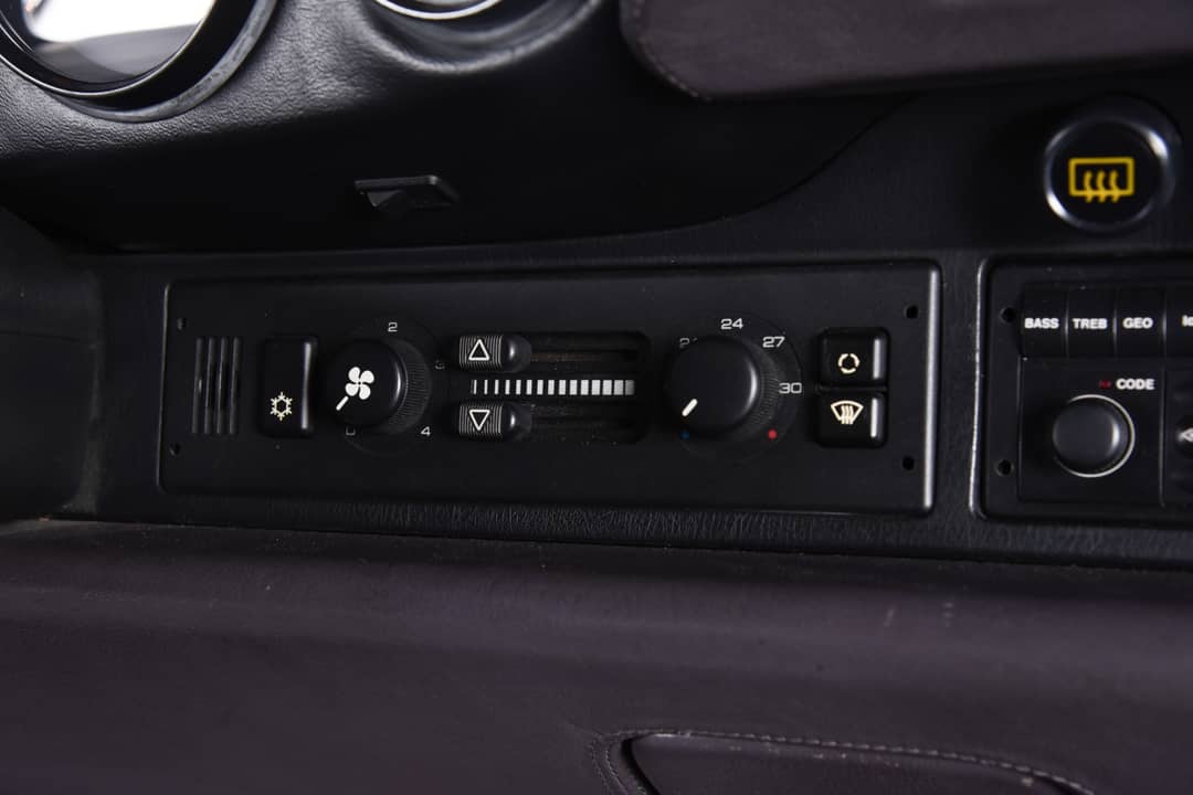 1993 Porsche 911 Carrera 4 30th Anniversary Jubilee Edition — photo 25