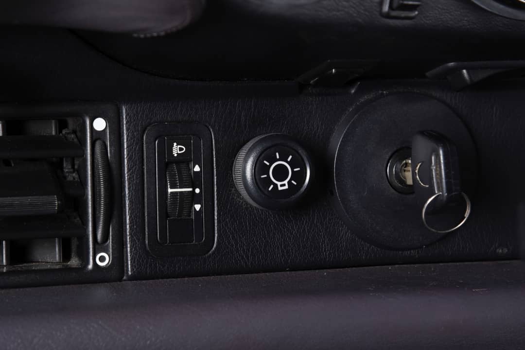 1993 Porsche 911 Carrera 4 30th Anniversary Jubilee Edition — photo 26