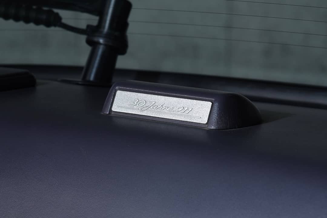 1993 Porsche 911 Carrera 4 30th Anniversary Jubilee Edition — photo 28