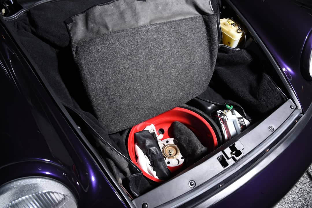 1993 Porsche 911 Carrera 4 30th Anniversary Jubilee Edition — photo 36