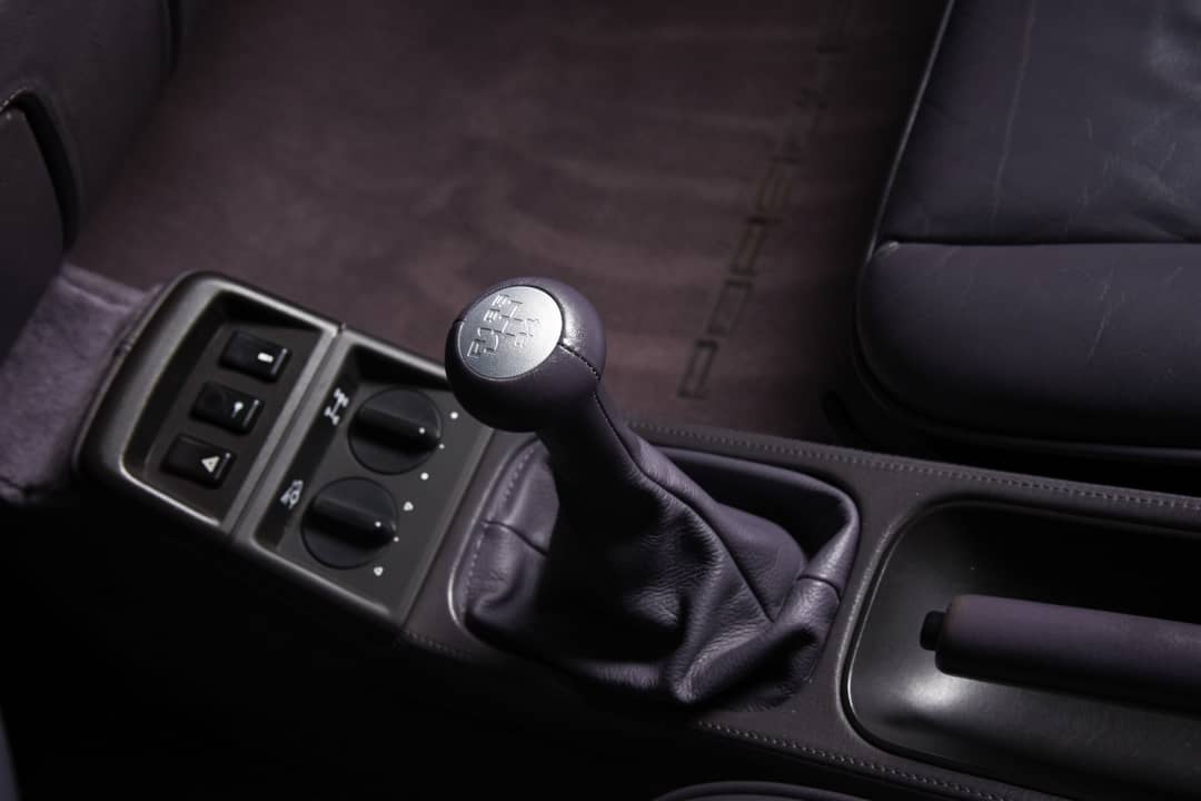 1993 Porsche 911 Carrera 4 30th Anniversary Jubilee Edition — photo 6