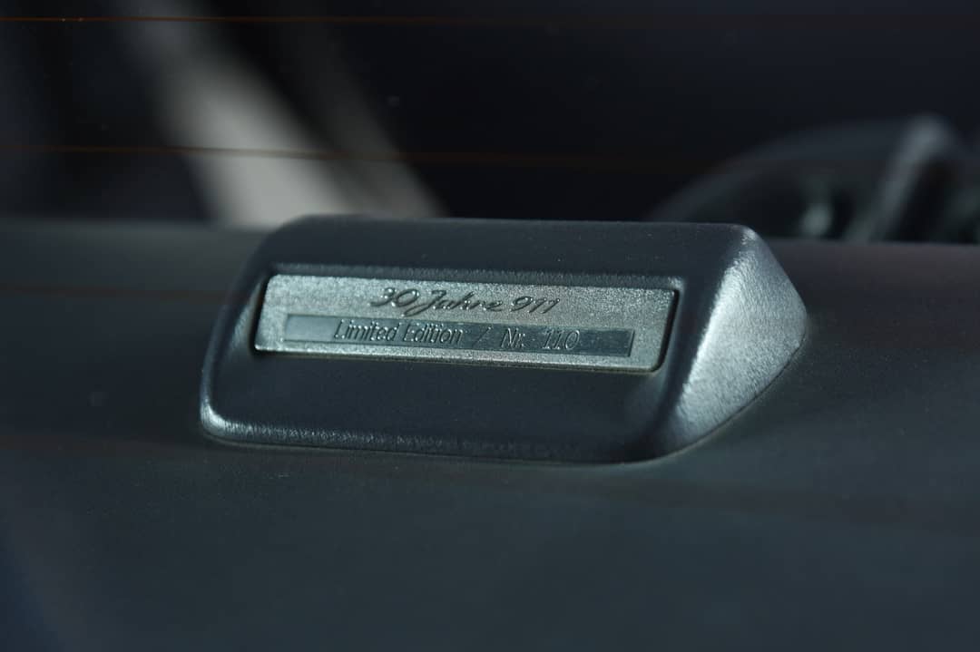 1993 Porsche 911 Carrera 4 30th Anniversary Jubilee Edition — photo 7