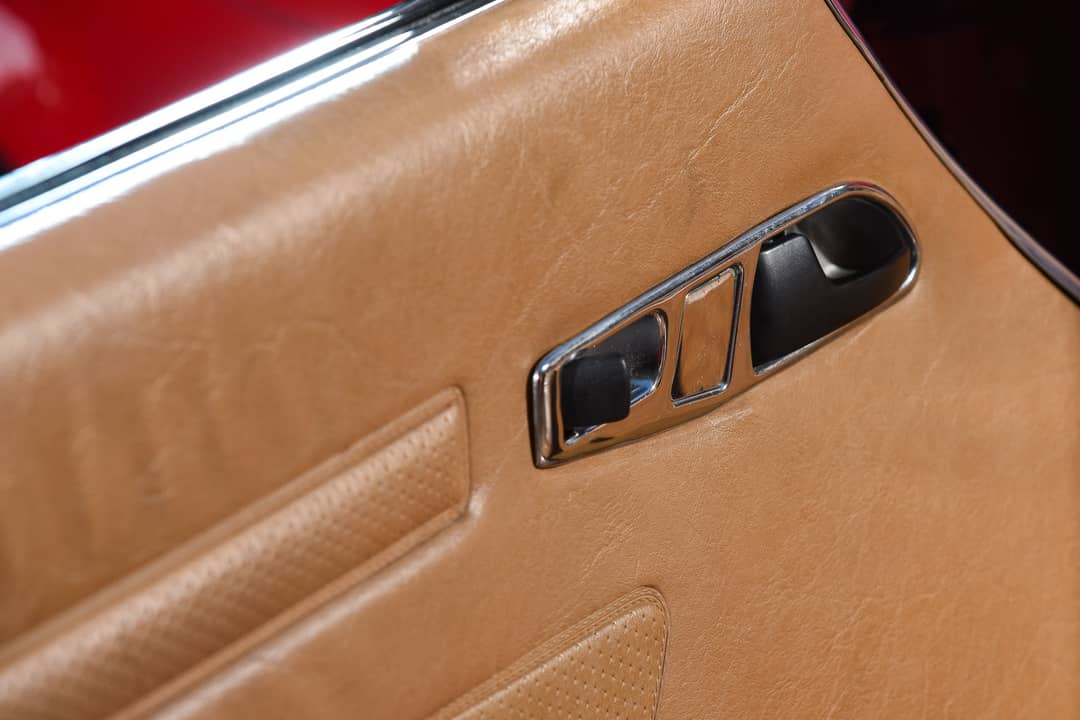 1987 Mercedes-Benz 560SL — photo 16