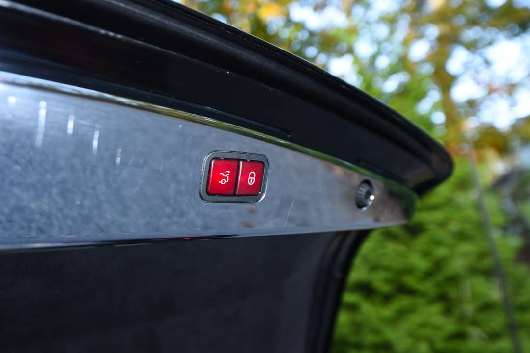 1987 Mercedes-Benz 560SL — photo 47