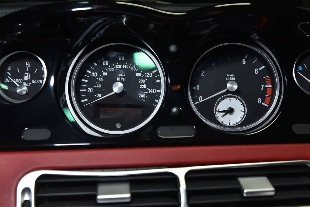 2002 BMW Z8 — photo 12