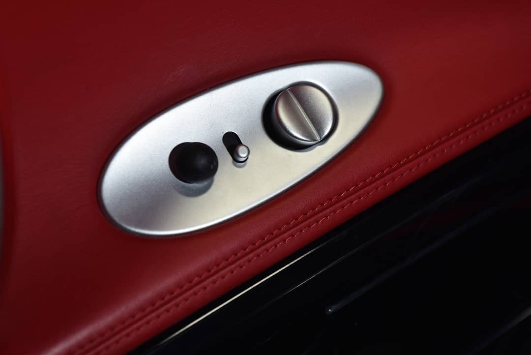 2002 BMW Z8 — photo 10