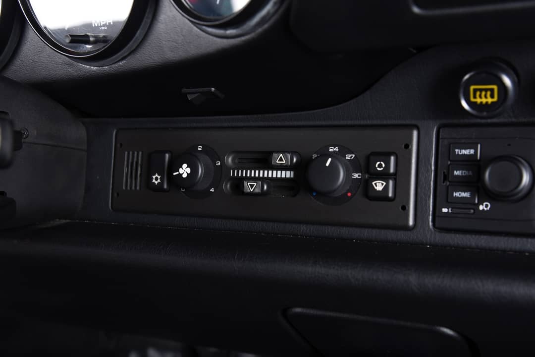 1994 Porsche 911 Carrera 4 — photo 20