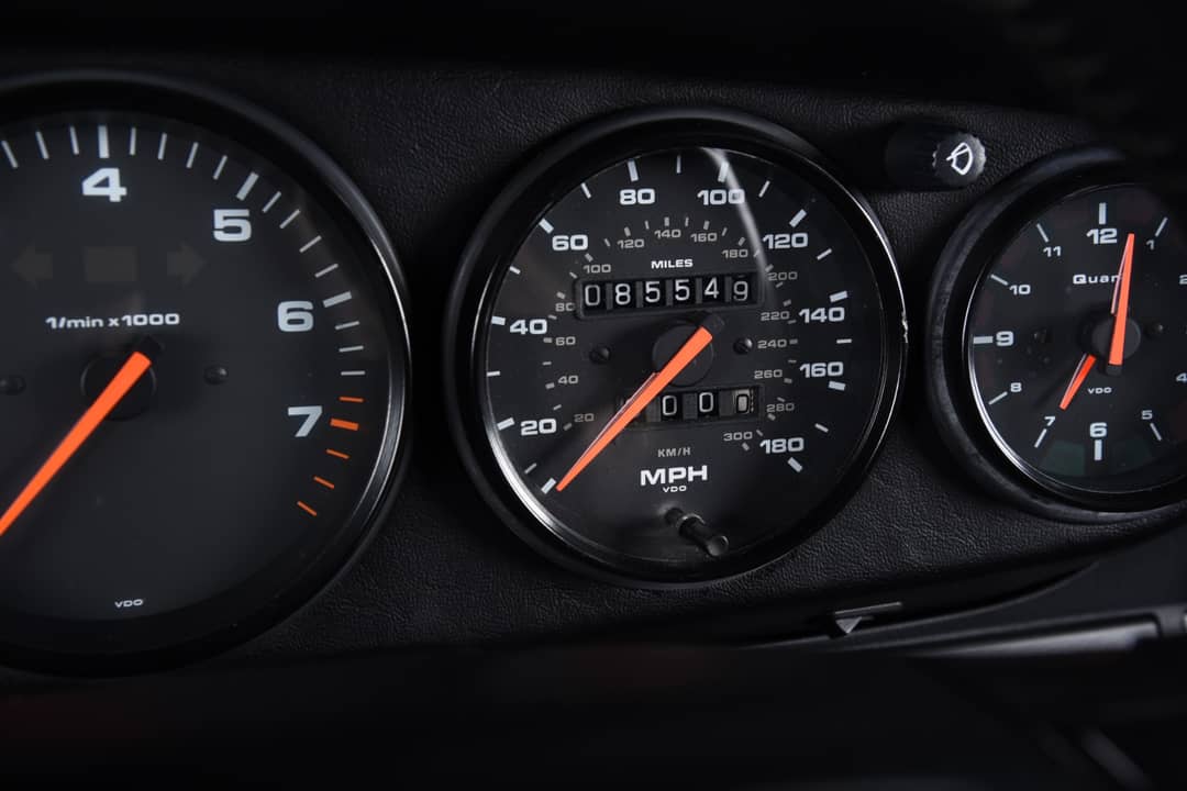 1994 Porsche 911 Carrera 4 — photo 24