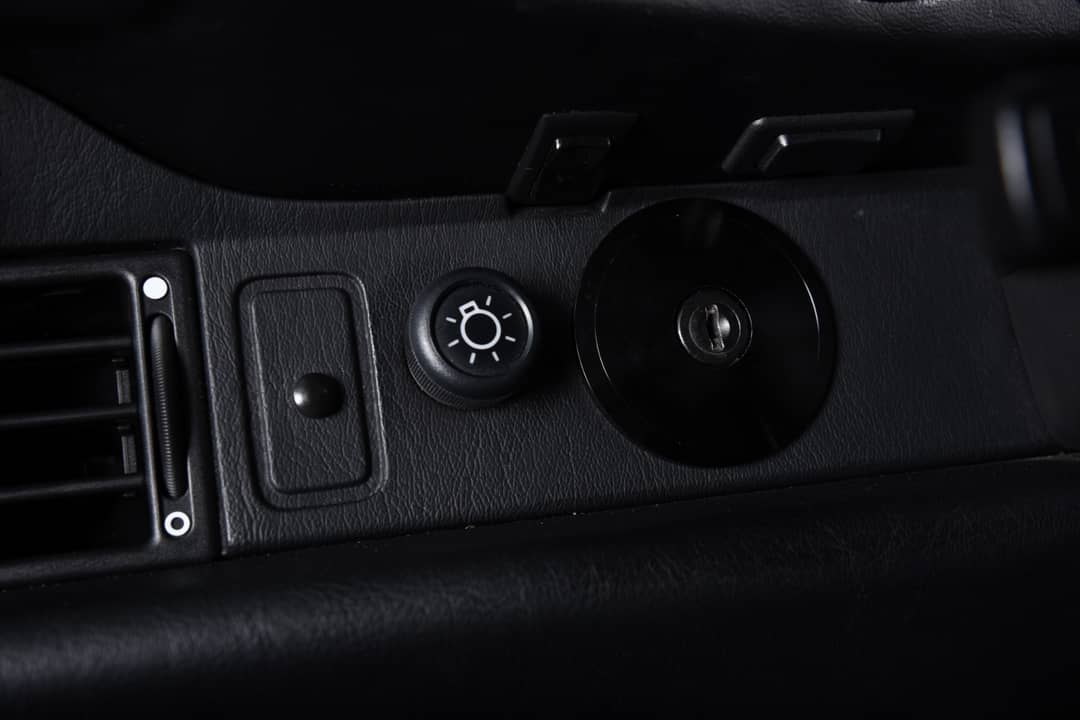 1994 Porsche 911 Carrera 4 — photo 27