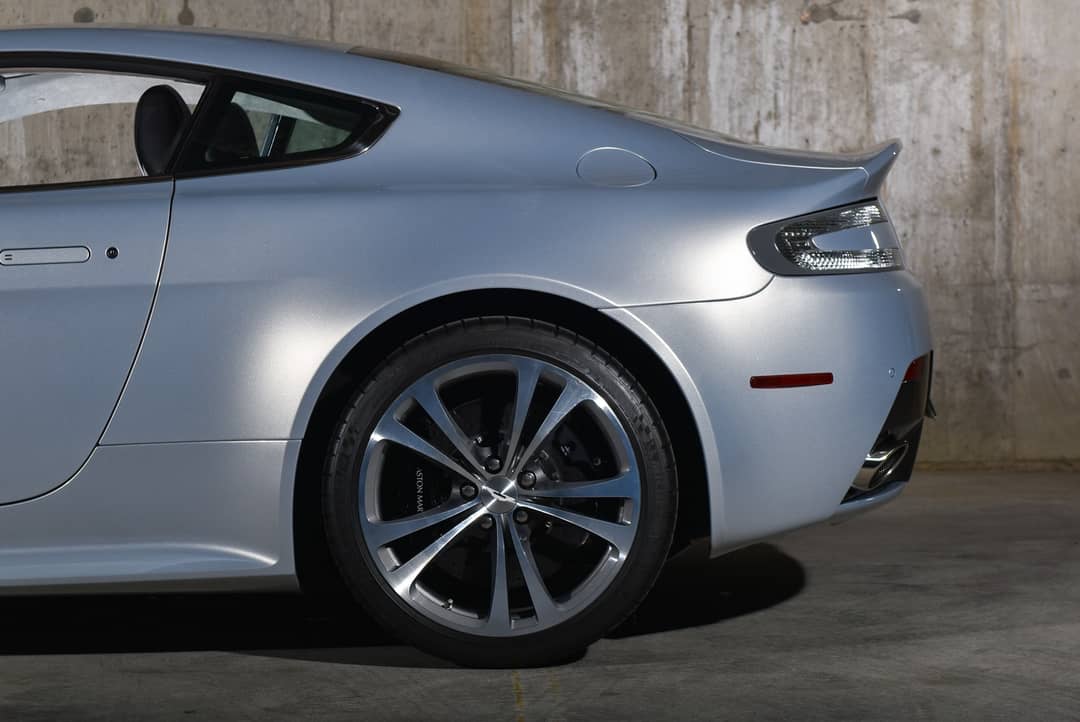 2011 Aston Martin V12 Vantage — photo 11
