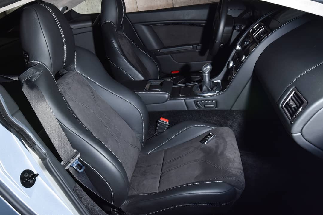 2011 Aston Martin V12 Vantage — photo 12