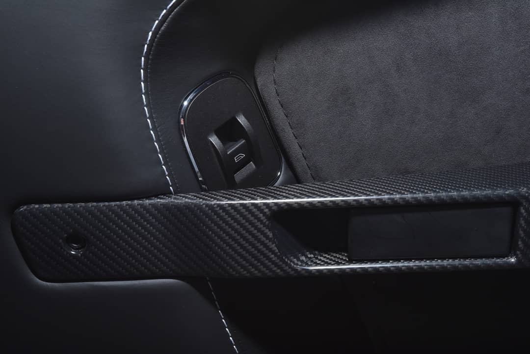 2011 Aston Martin V12 Vantage — photo 14