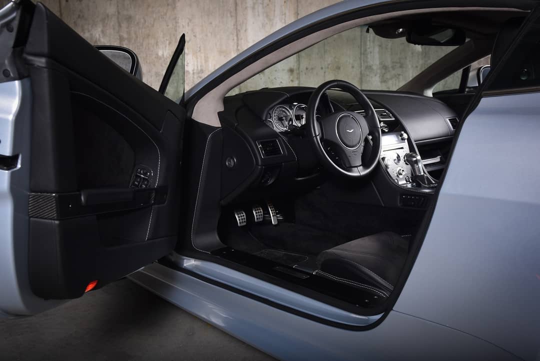 2011 Aston Martin V12 Vantage — photo 15