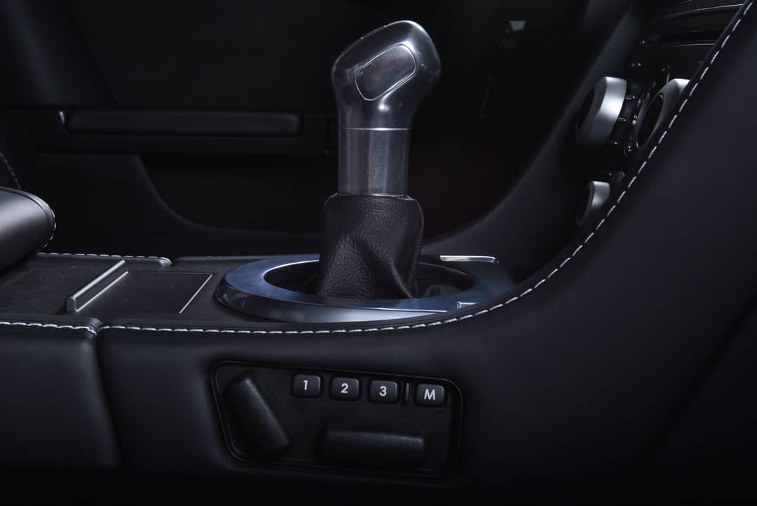2011 Aston Martin V12 Vantage — photo 17