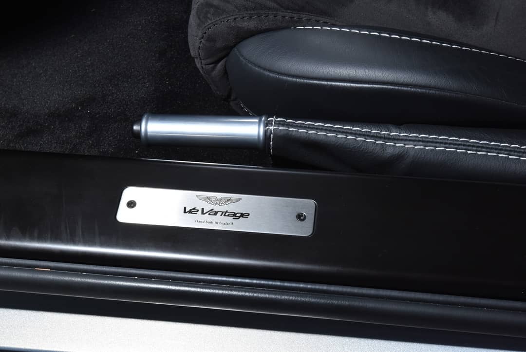 2011 Aston Martin V12 Vantage — photo 19