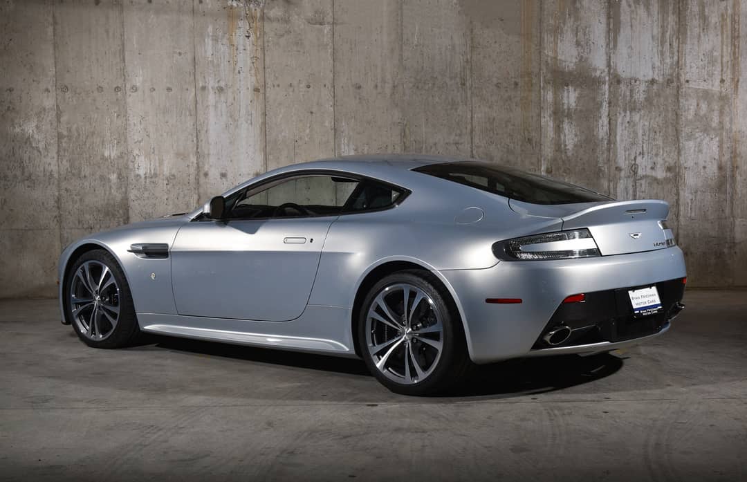 2011 Aston Martin V12 Vantage — photo 3