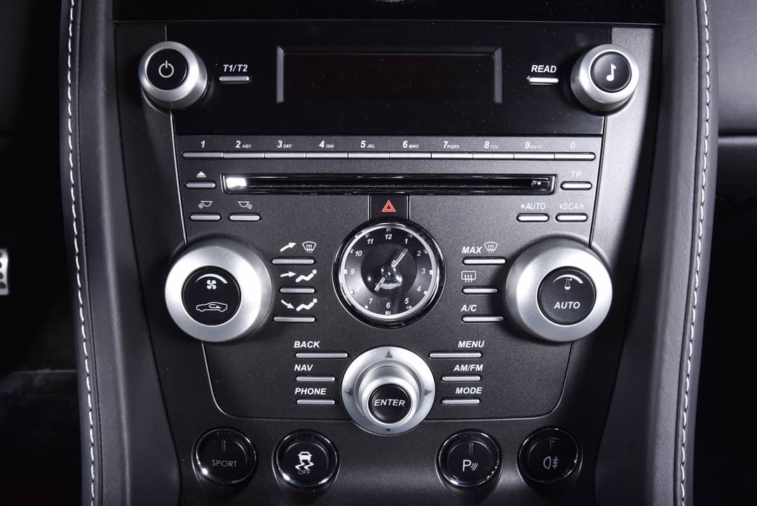 2011 Aston Martin V12 Vantage — photo 21