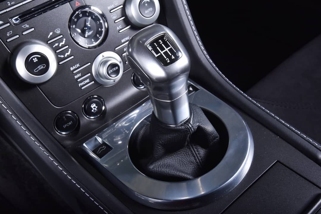 2011 Aston Martin V12 Vantage — photo 23