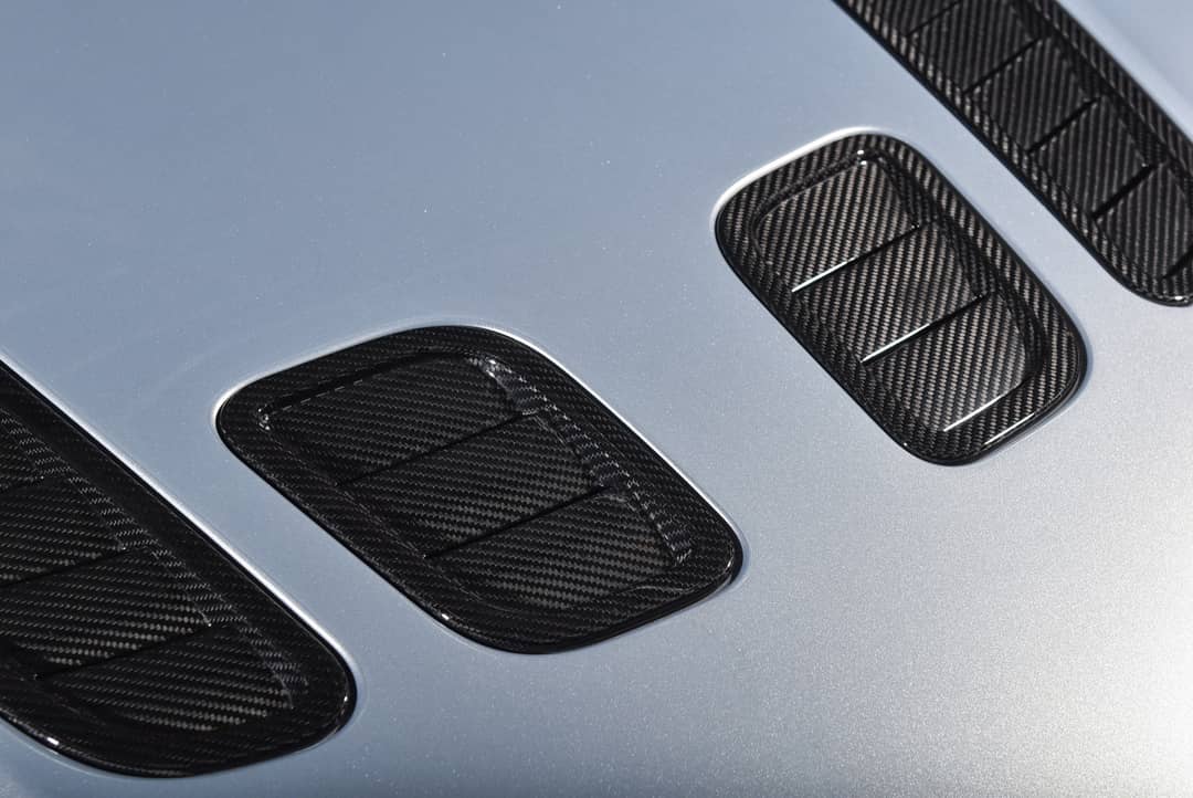 2011 Aston Martin V12 Vantage — photo 32