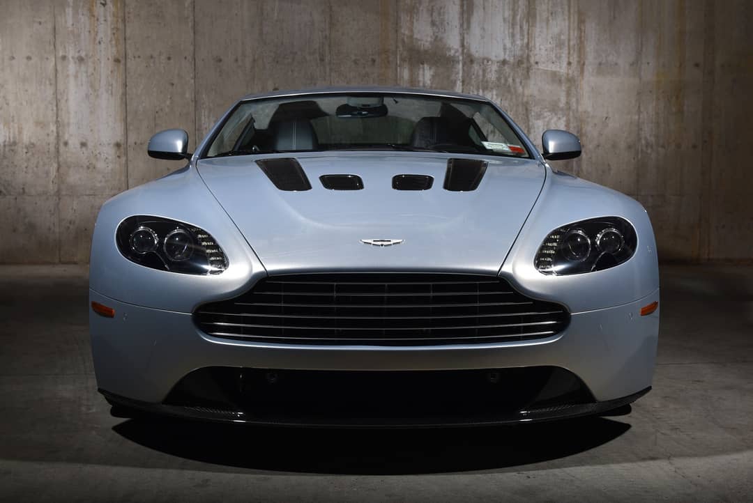 2011 Aston Martin V12 Vantage — photo 33