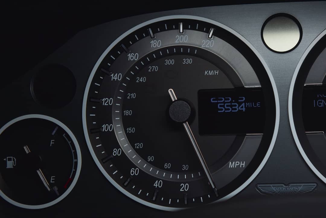 2011 Aston Martin V12 Vantage — photo 35