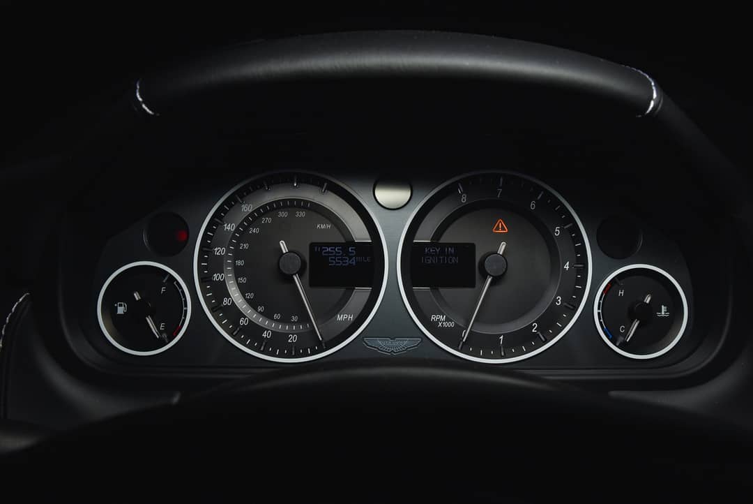 2011 Aston Martin V12 Vantage — photo 36