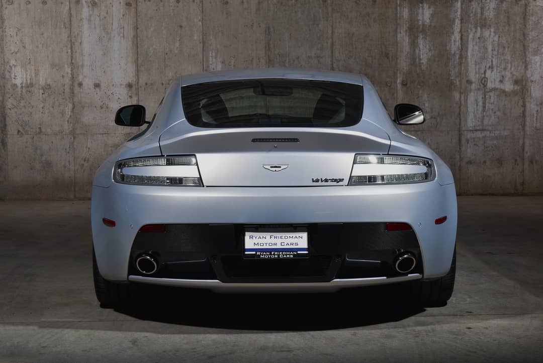 2011 Aston Martin V12 Vantage — photo 6