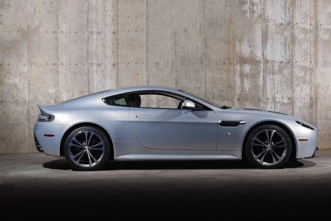 2011 Aston Martin V12 Vantage — photo 7