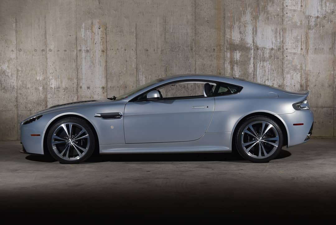 2011 Aston Martin V12 Vantage — photo 10