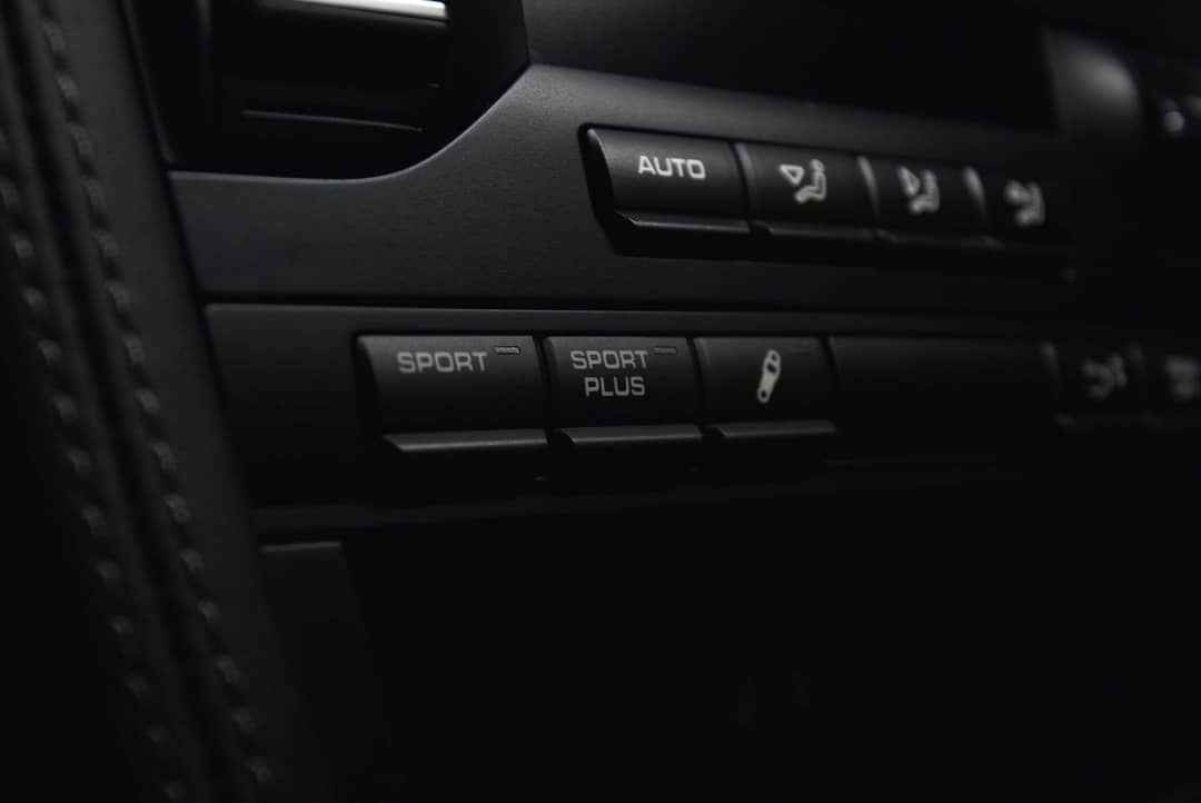 2011 Porsche 911 Turbo S — photo 39