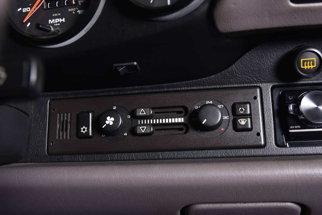 1992 Porsche 911 Carrera 4 — photo 31
