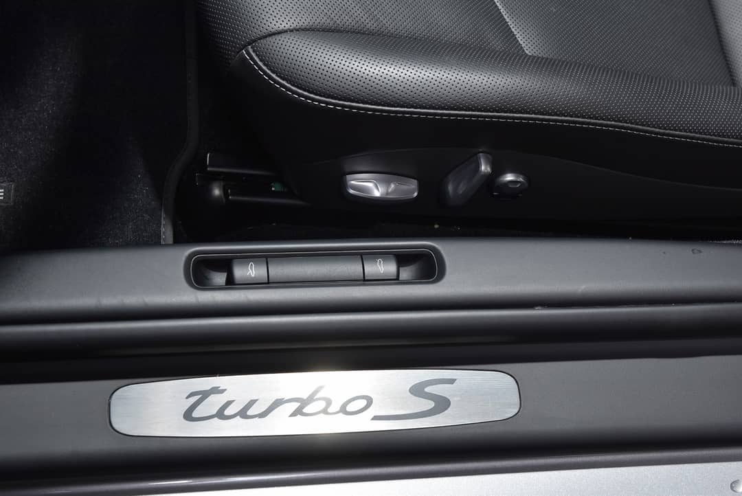 2011 Porsche 911 Turbo S — photo 13
