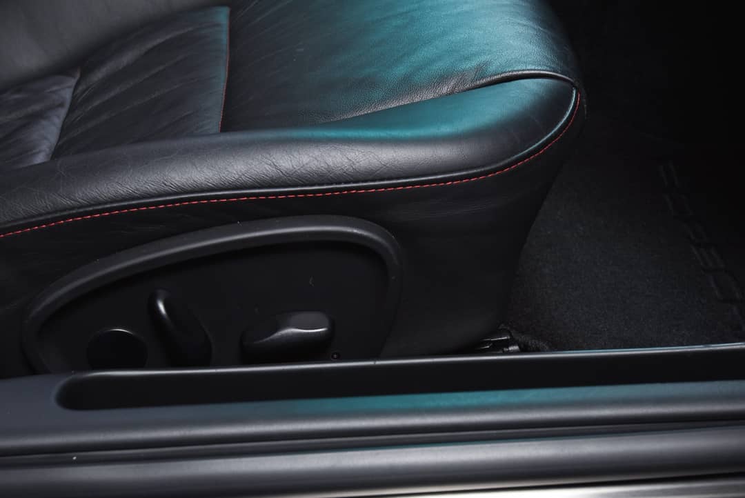 2002 Porsche 911 Carrera 4 — photo 27