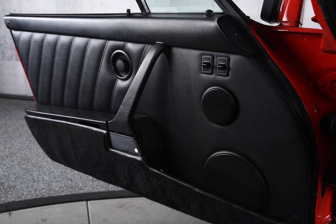 1990 Porsche 911 Carrera 2 — photo 17