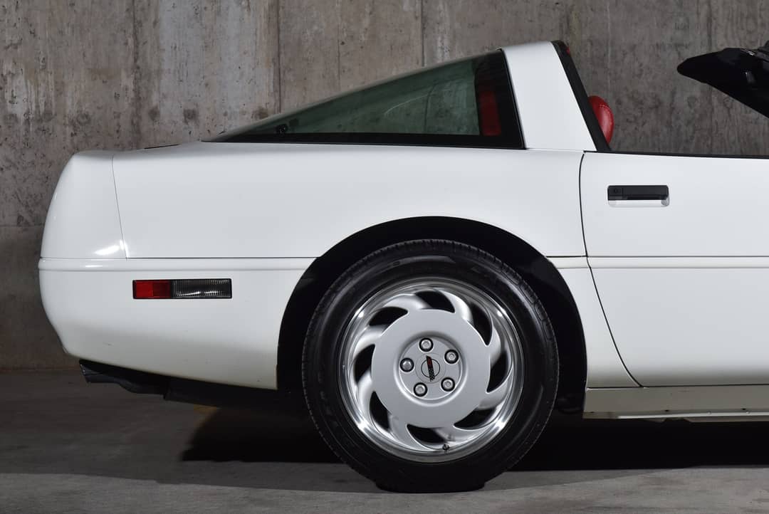 1992 Chevrolet Corvette — photo 25